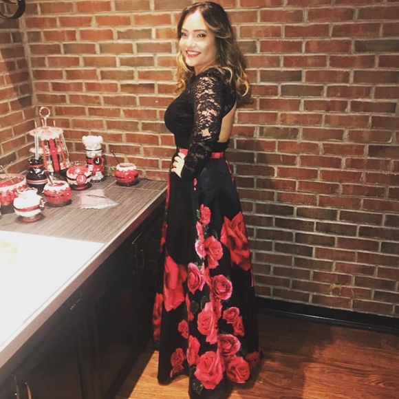 Two piece B. Darlin Skirt and blouse. - Picture 5 of 8